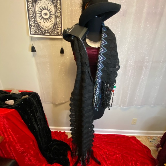 NWT made in Italy Oblong Scarf - Picture 2 of 9